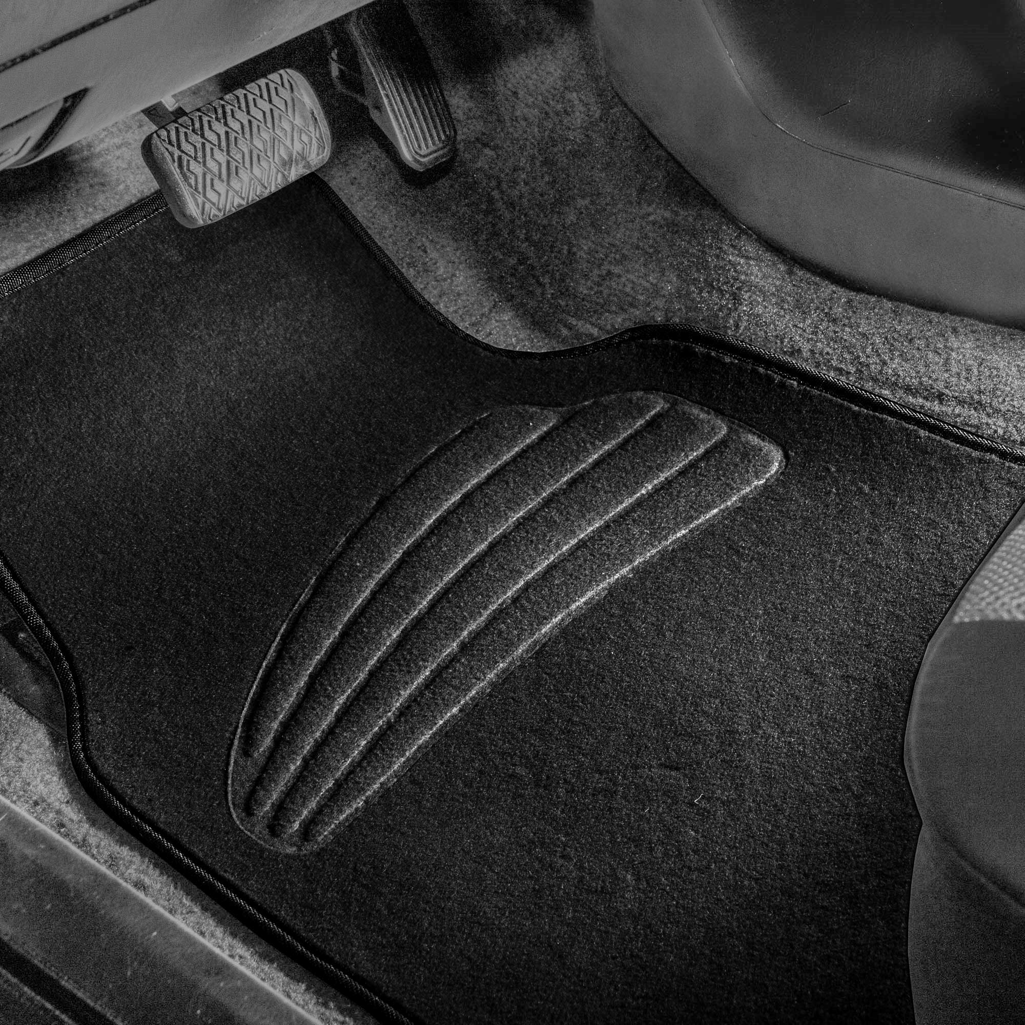 Premium Carpet Floor Mats with Heel Pad Floor Liners - Full Set Black